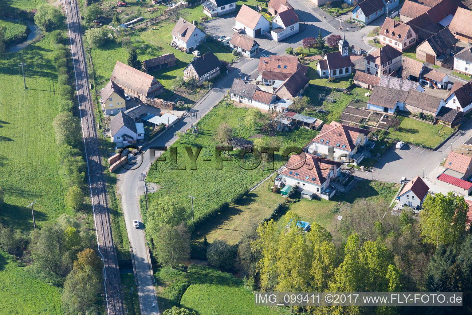 Luftaufnahme von Uttenhoffen im Bundesland Bas-Rhin, Frankreich