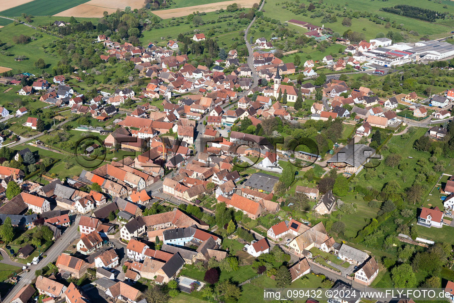 Dorf - Ansicht in Mietesheim in Grand Est im Bundesland Bas-Rhin, Frankreich