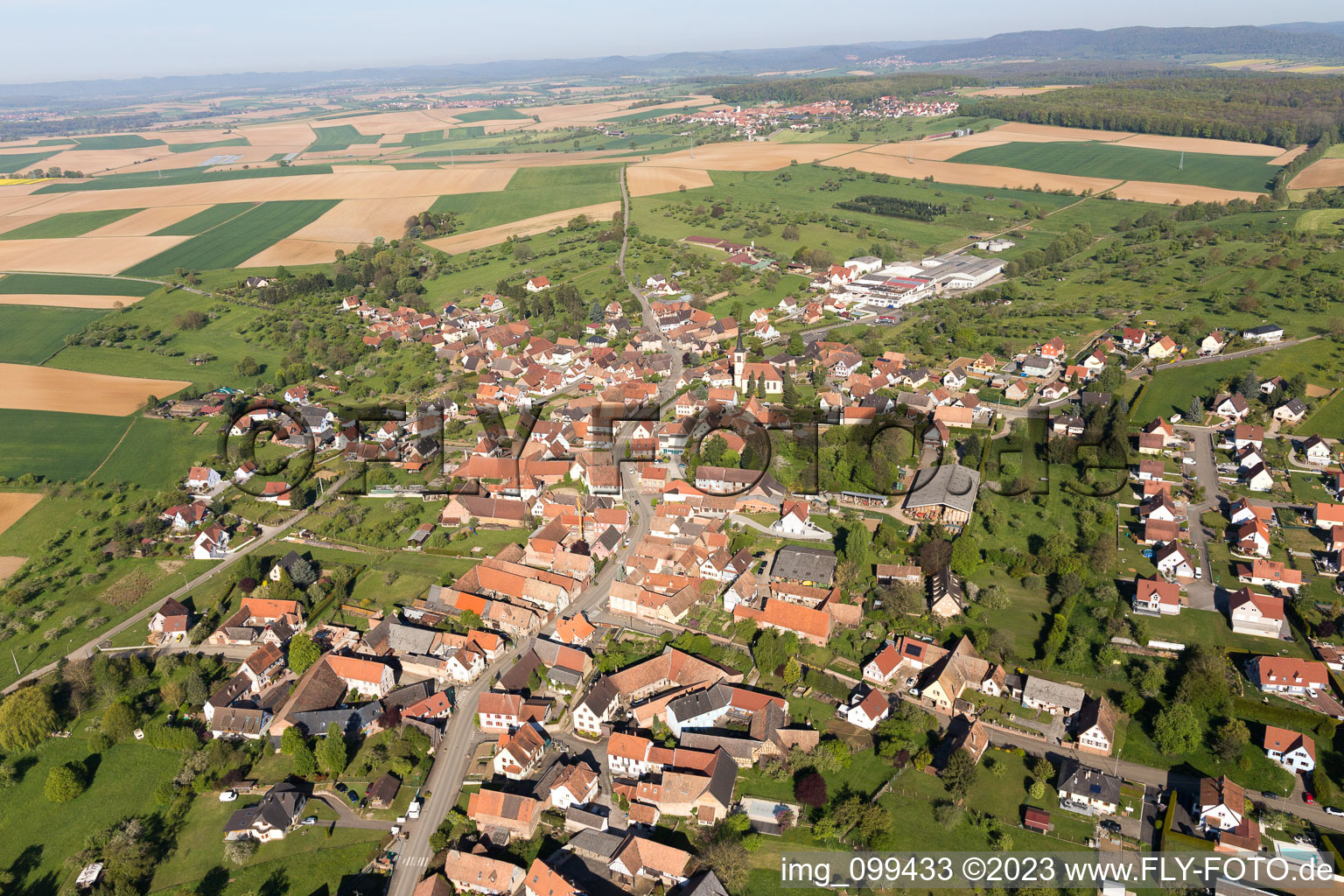 Luftaufnahme von Mietesheim im Bundesland Bas-Rhin, Frankreich