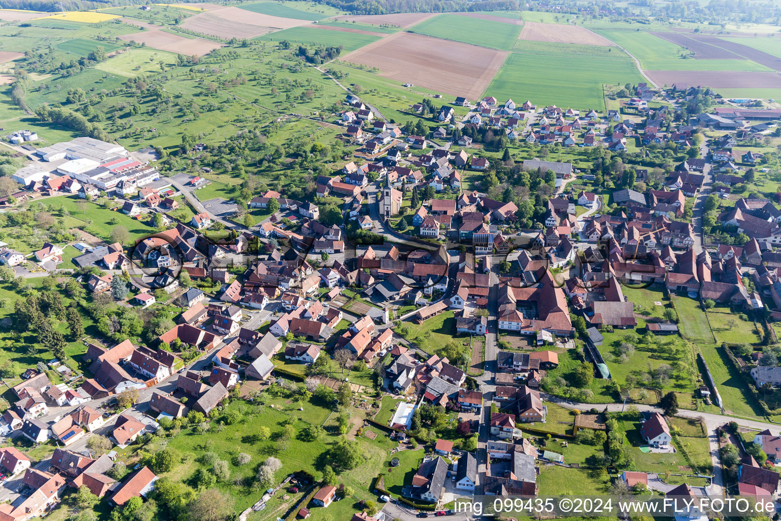 Luftbild von Dorfansicht in Mietesheim im Bundesland Bas-Rhin, Frankreich