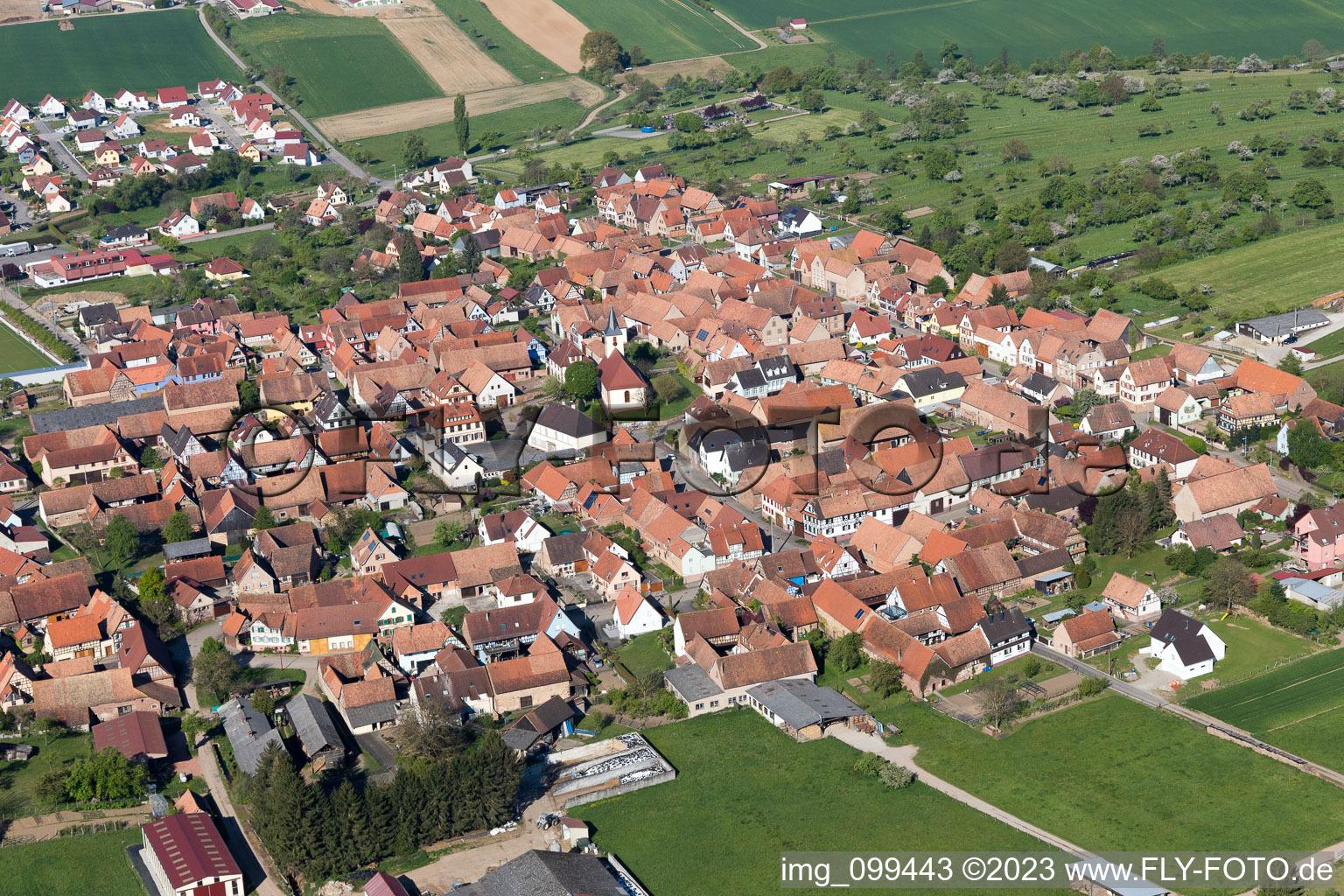 Luftbild von Uhrwiller im Bundesland Bas-Rhin, Frankreich