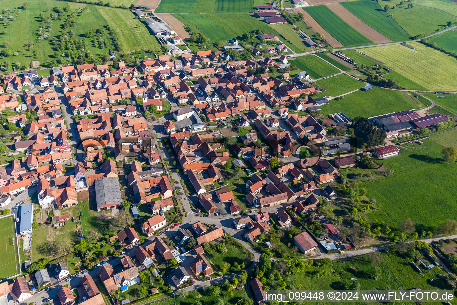 Uhrwiller im Bundesland Bas-Rhin, Frankreich aus der Luft