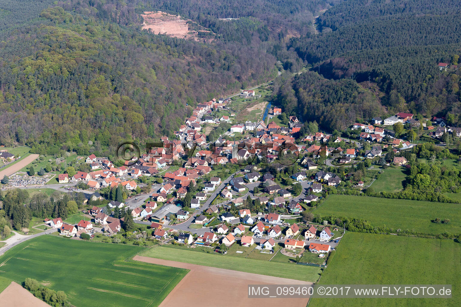 Offwiller im Bundesland Bas-Rhin, Frankreich aus der Luft