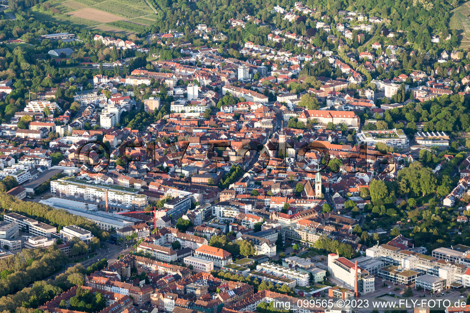 Drohnenaufname von Ortsteil Durlach in Karlsruhe im Bundesland Baden-Württemberg, Deutschland