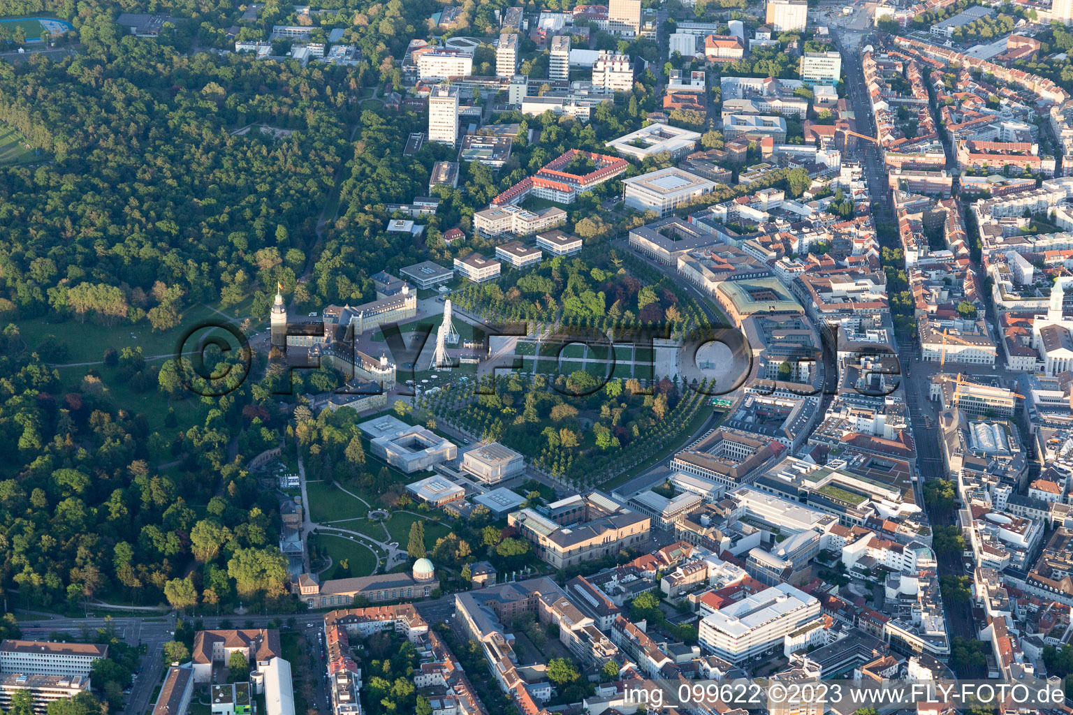 Luftbild von Kaiserstr, Schloßplatz im Ortsteil Innenstadt-West in Karlsruhe im Bundesland Baden-Württemberg, Deutschland