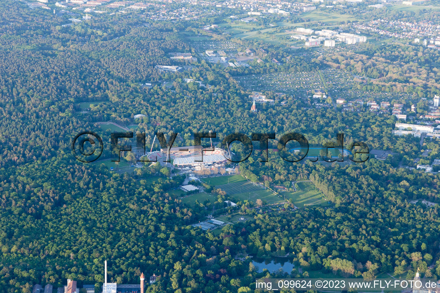 Luftaufnahme von Karlsruhe, Stadion im Ortsteil Innenstadt-Ost im Bundesland Baden-Württemberg, Deutschland