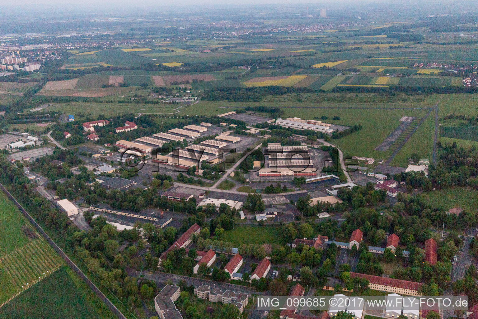 Luftbild von Schweinfurt, Niederwerrn ehemaliger US-Flugplatz/-Kaserne in Geldersheim im Bundesland Bayern, Deutschland