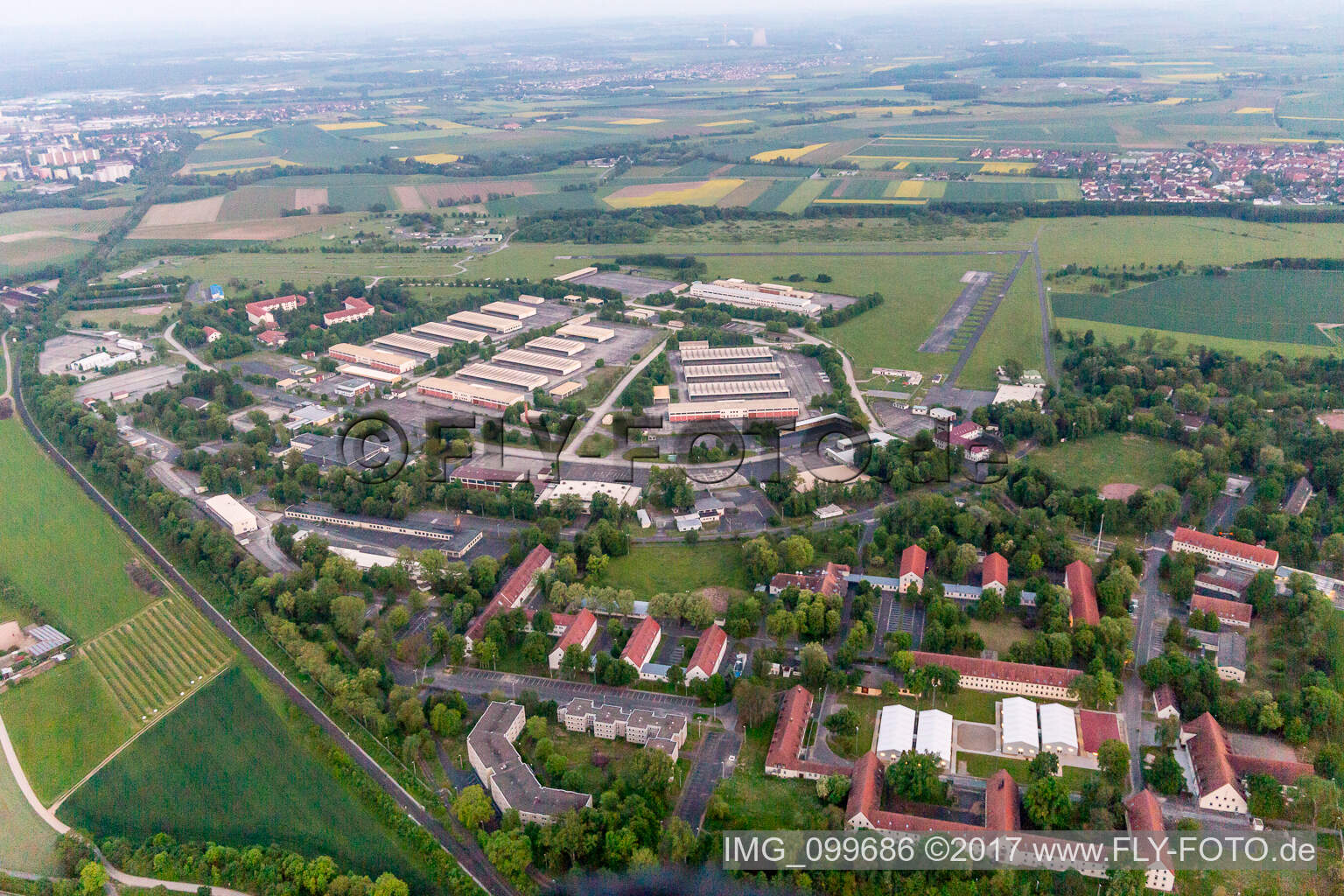 Gebäudekomplex der ehemaligen Militär- Kaserne in Geldersheim im Bundesland Bayern, Deutschland