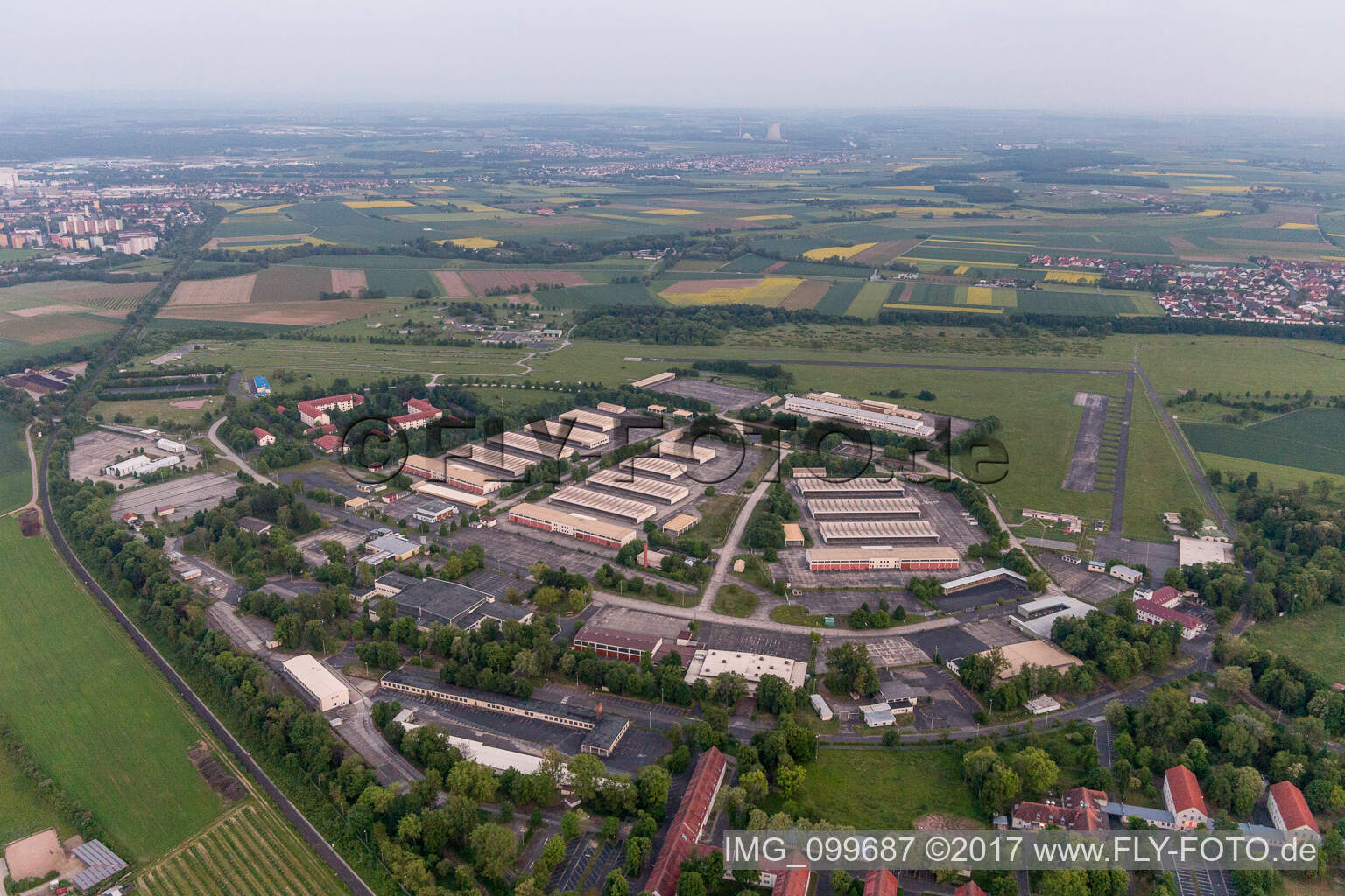 Luftaufnahme von Schweinfurt, Niederwerrn ehemaliger US-Flugplatz/-Kaserne in Geldersheim im Bundesland Bayern, Deutschland