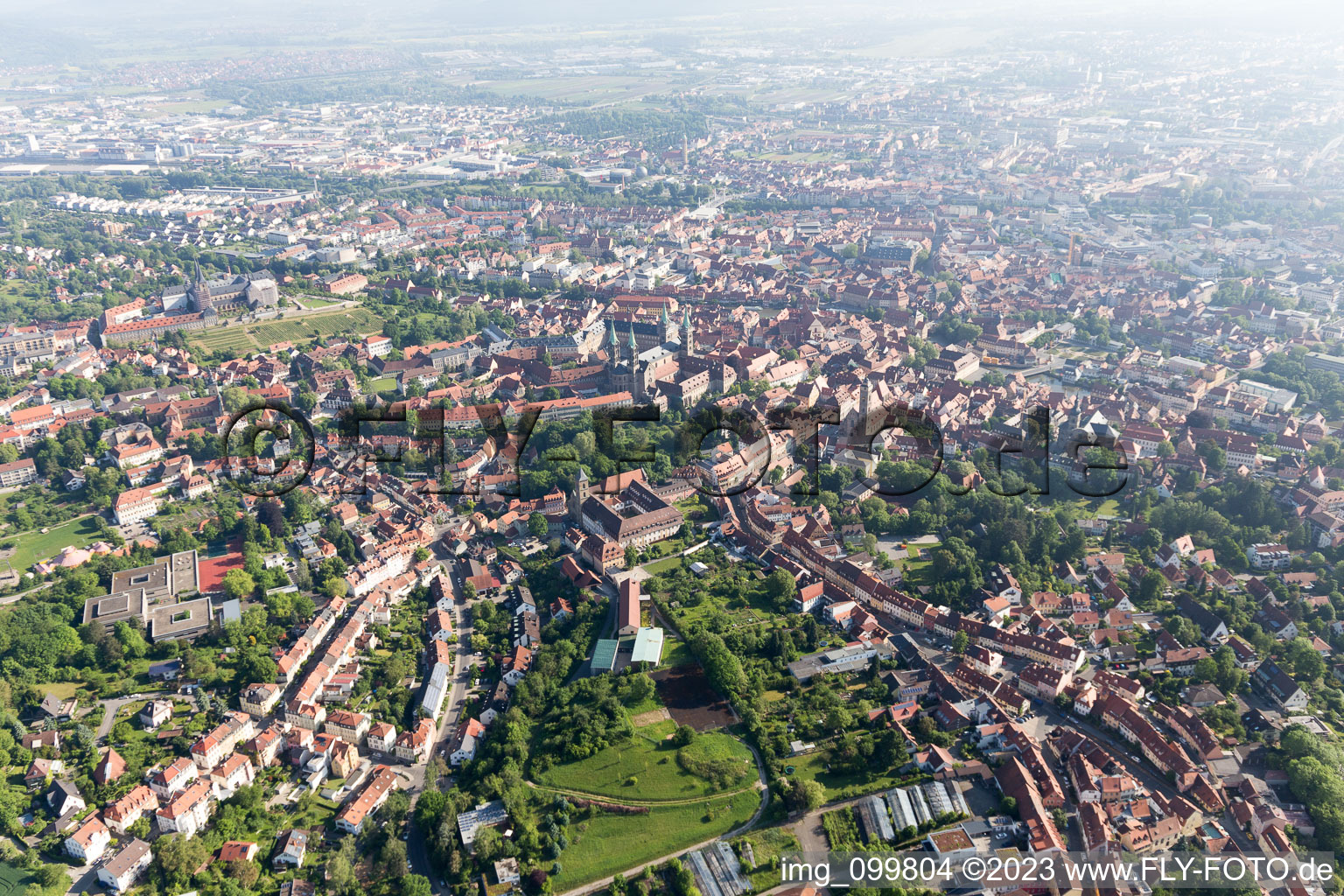Schrägluftbild von Bamberg im Bundesland Bayern, Deutschland