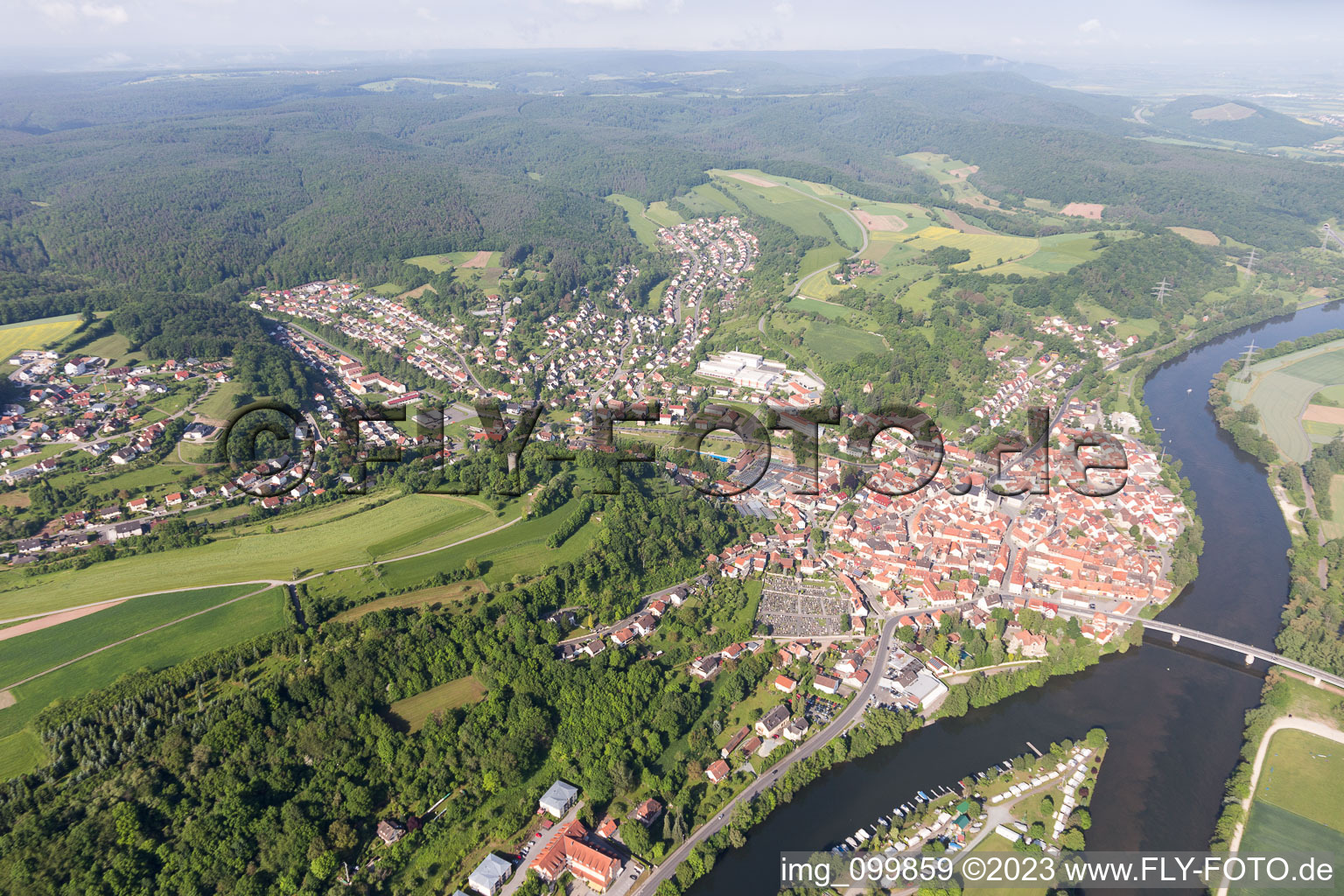 Eltmann im Bundesland Bayern, Deutschland aus der Drohnenperspektive