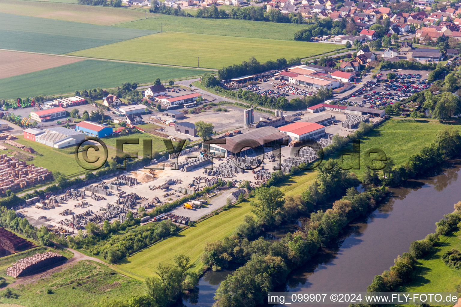 Betonsteinwerk der Hochrein Beton GmbH in Wülflingen im Bundesland Bayern, Deutschland