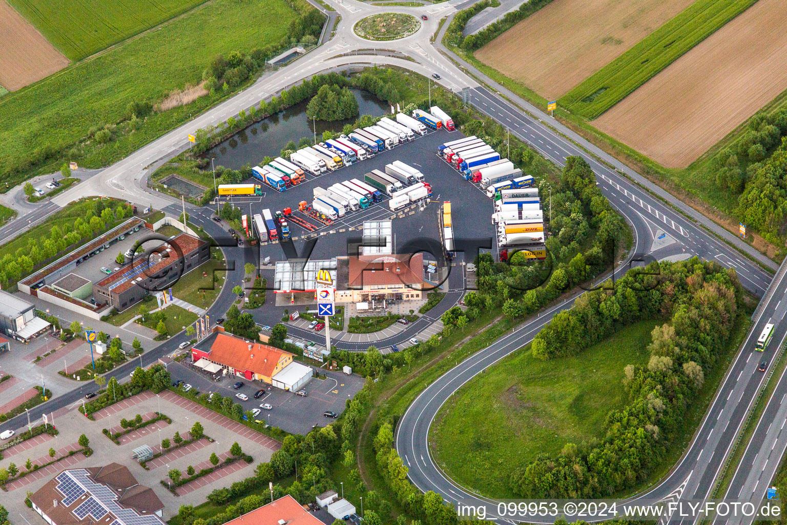 Autobahn Raststätte Euro Rastpark Werneck an der BAB 70 in Werneck im Ortsteil Schnackenwerth im Bundesland Bayern, Deutschland