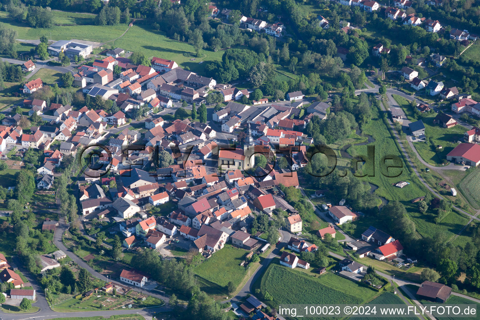 Luftaufnahme von Ortsteil Kleineibstadt in Großeibstadt im Bundesland Bayern, Deutschland