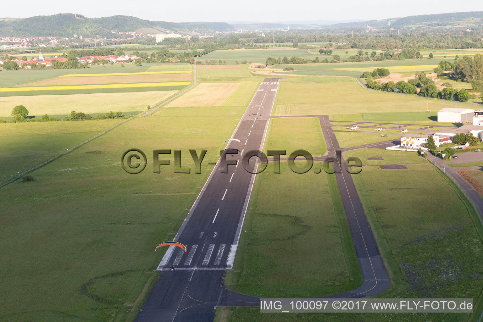 Haßfurt, Flugplatz im Bundesland Bayern, Deutschland vom Flugzeug aus