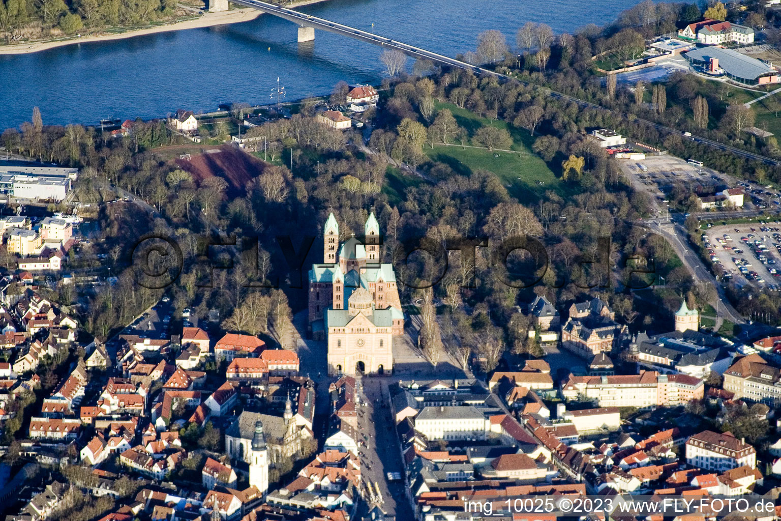 Speyer, Dom im Bundesland Rheinland-Pfalz, Deutschland von oben gesehen