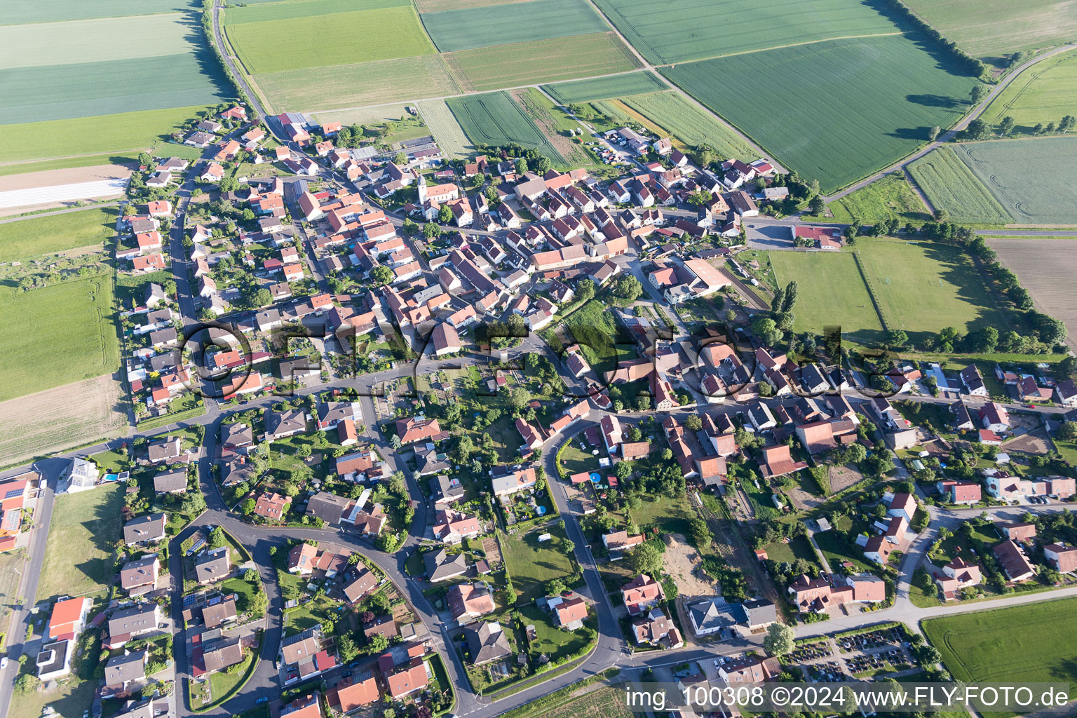 Luftbild von Ortsteil Gernach in Kolitzheim im Bundesland Bayern, Deutschland