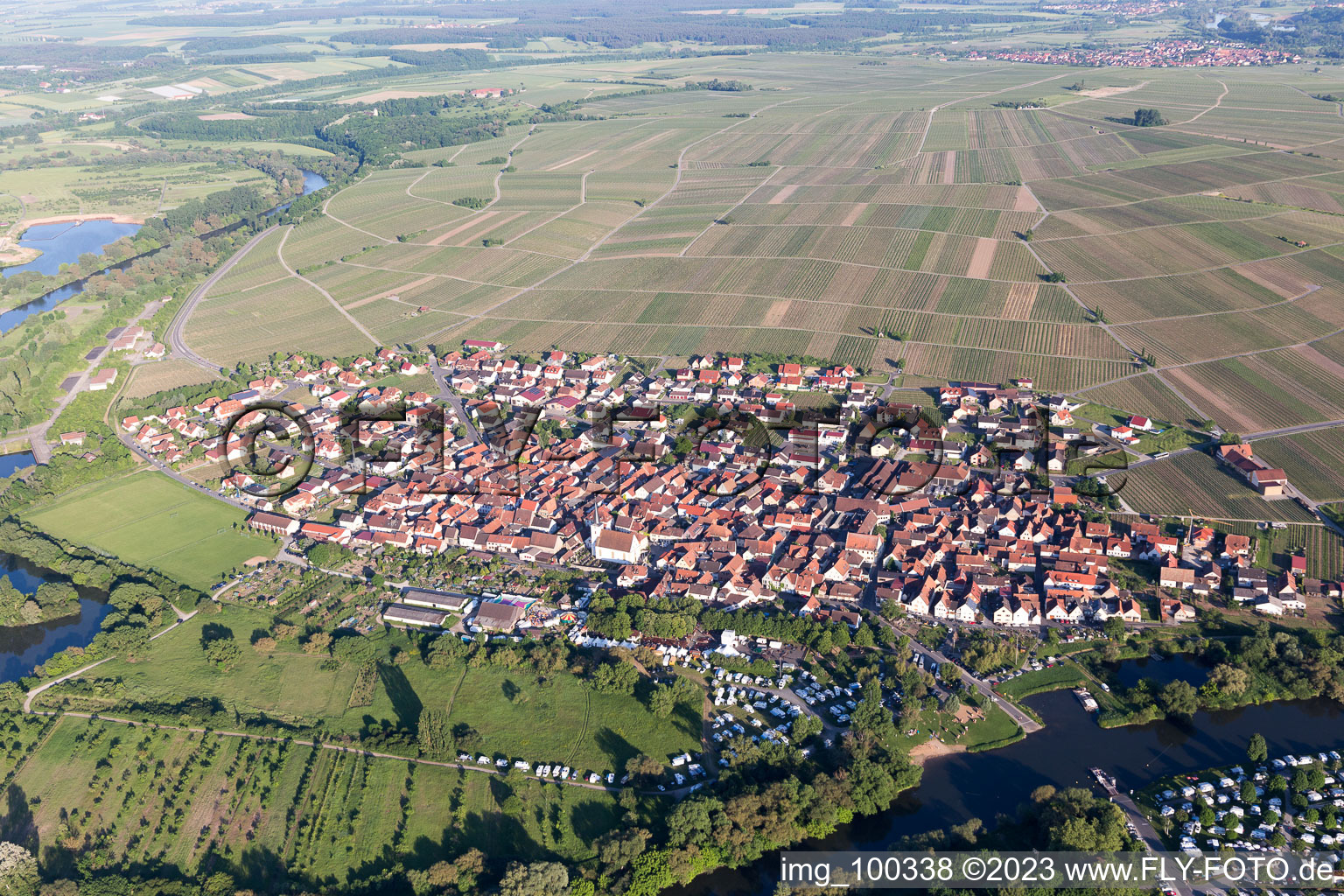 Nordheim am Main im Bundesland Bayern, Deutschland von der Drohne aus gesehen