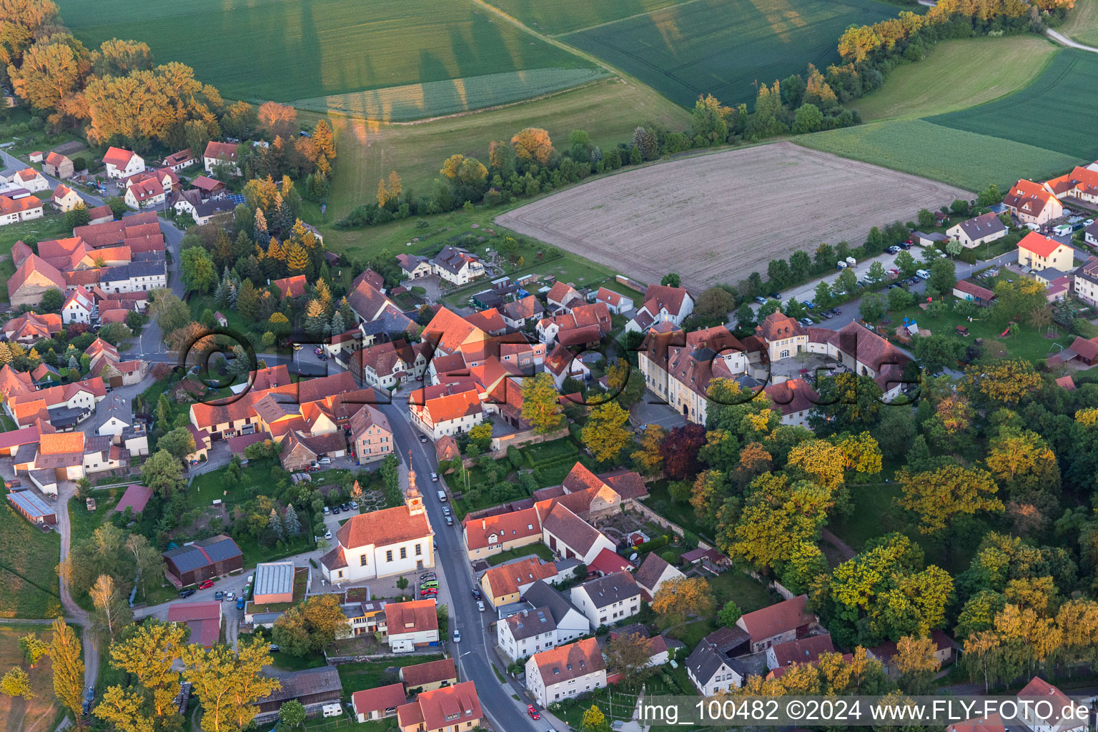 Luftaufnahme von Ortsteil Oberschwappach in Knetzgau im Bundesland Bayern, Deutschland