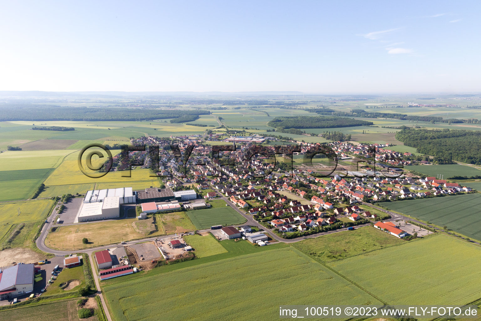 Grettstadt im Bundesland Bayern, Deutschland aus der Drohnenperspektive