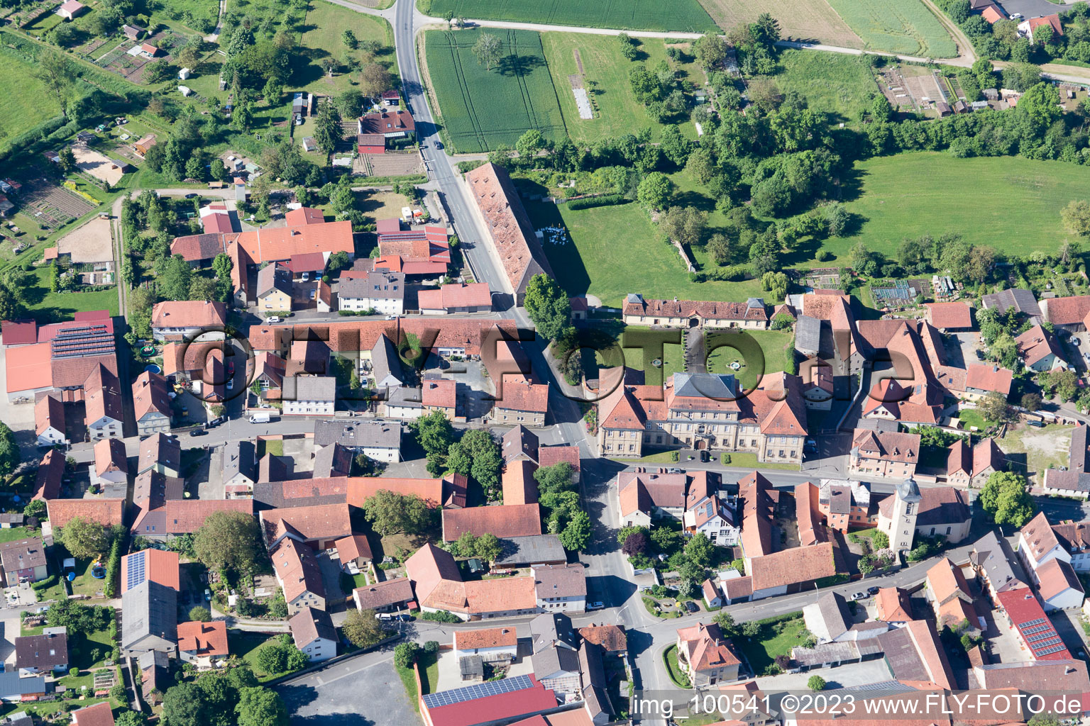 Sulzheim im Bundesland Bayern, Deutschland von der Drohne aus gesehen