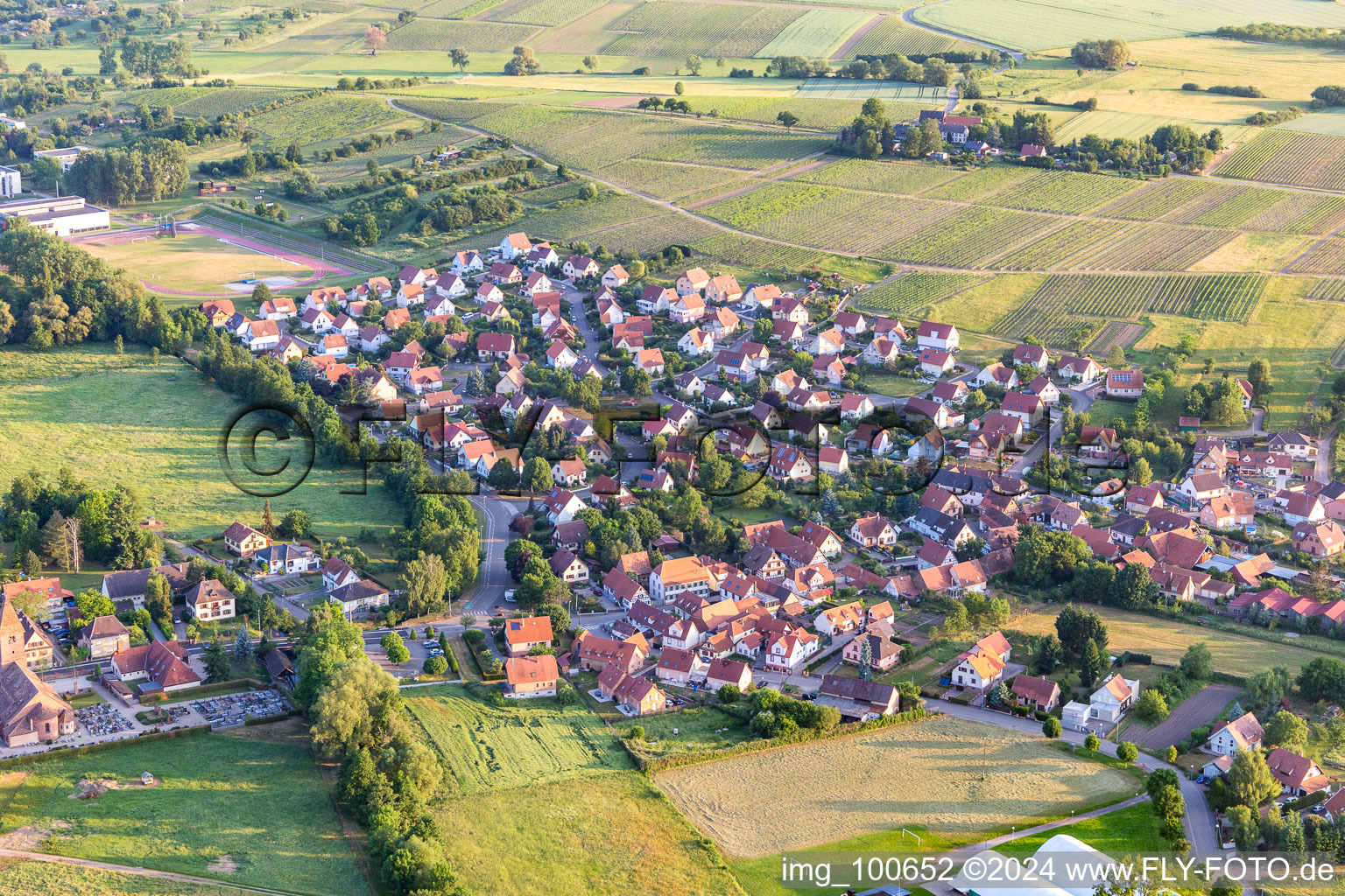 Luftaufnahme von Ortsteil Altenstadt in Wissembourg im Bundesland Bas-Rhin, Frankreich