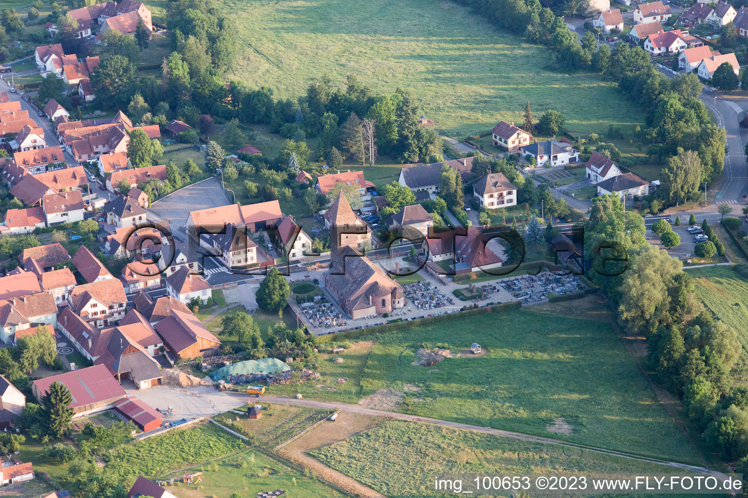 Luftaufnahme von Altenstadt im Bundesland Bas-Rhin, Frankreich
