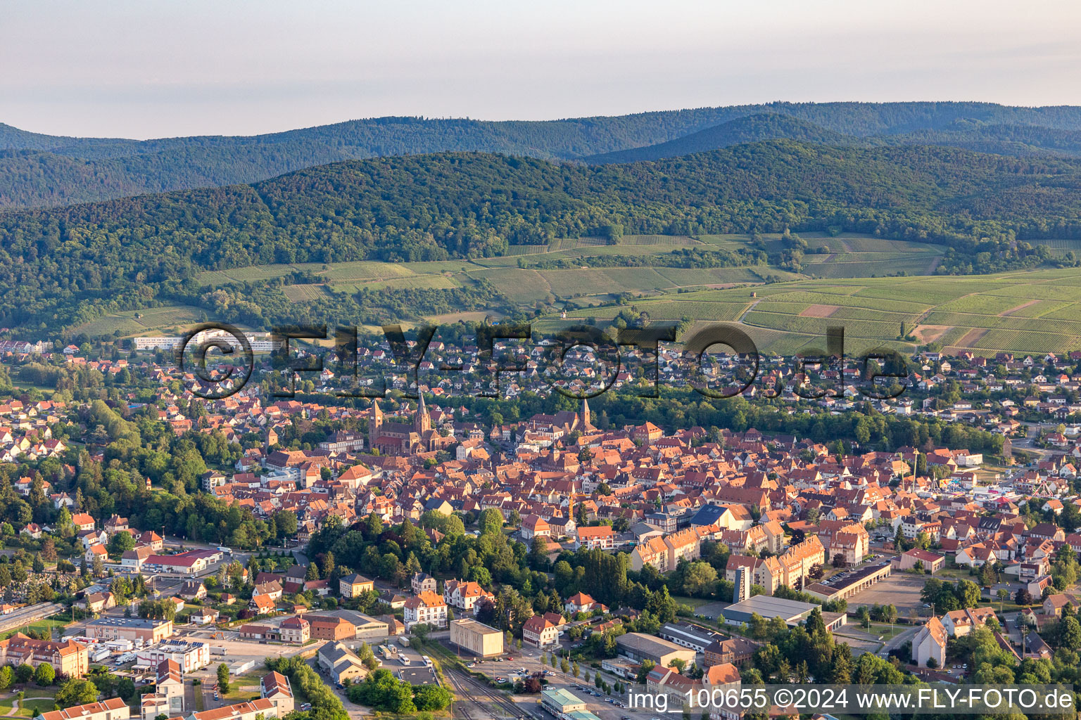 Altenstadt im Bundesland Bas-Rhin, Frankreich von oben