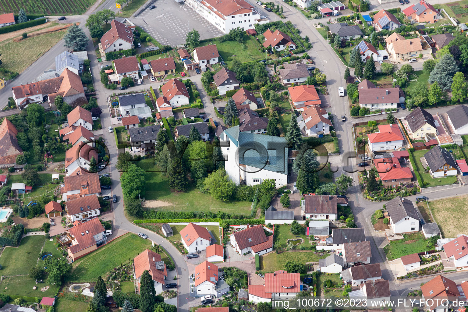 Ortsteil Rechtenbach in Schweigen-Rechtenbach im Bundesland Rheinland-Pfalz, Deutschland von einer Drohne aus