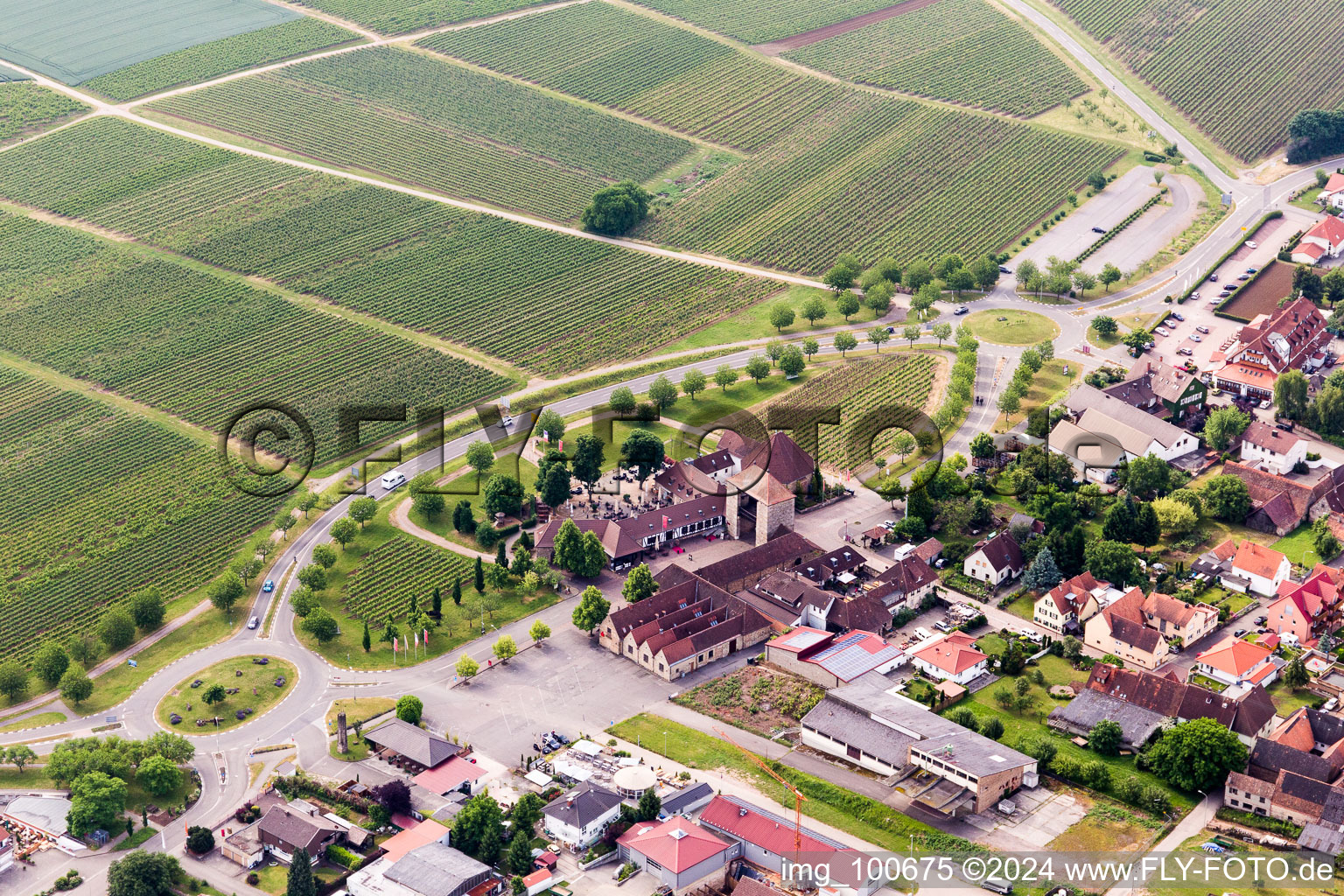 Ortsteil Schweigen in Schweigen-Rechtenbach im Bundesland Rheinland-Pfalz, Deutschland von oben gesehen