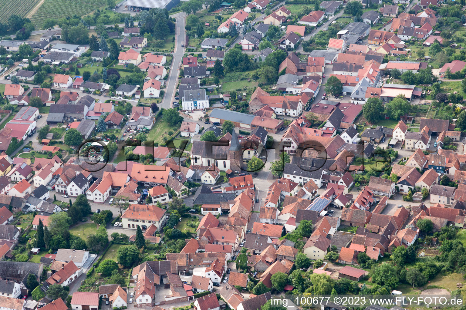 Ortsteil Schweigen in Schweigen-Rechtenbach im Bundesland Rheinland-Pfalz, Deutschland vom Flugzeug aus