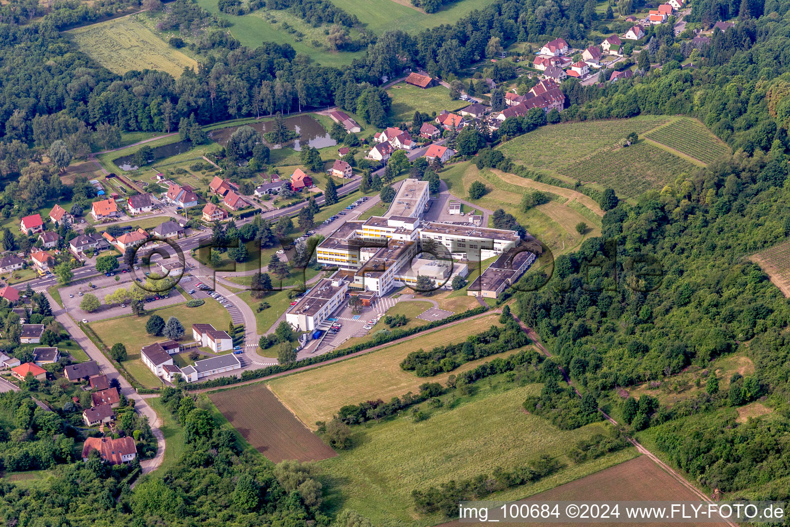 Klinikgelände des Krankenhauses Centre Hospitalier de la Lauter in Wissembourg in Grand Est im Bundesland Bas-Rhin, Frankreich