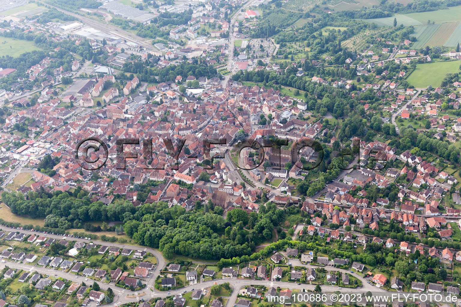 Wissembourg im Bundesland Bas-Rhin, Frankreich von einer Drohne aus