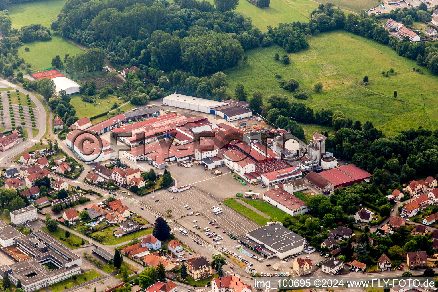 Gebäude und Produktionshallen auf dem Werksgelände des Wohnmobilherstellers Burstner SA in Wissembourg in Grand Est im Bundesland Bas-Rhin, Frankreich