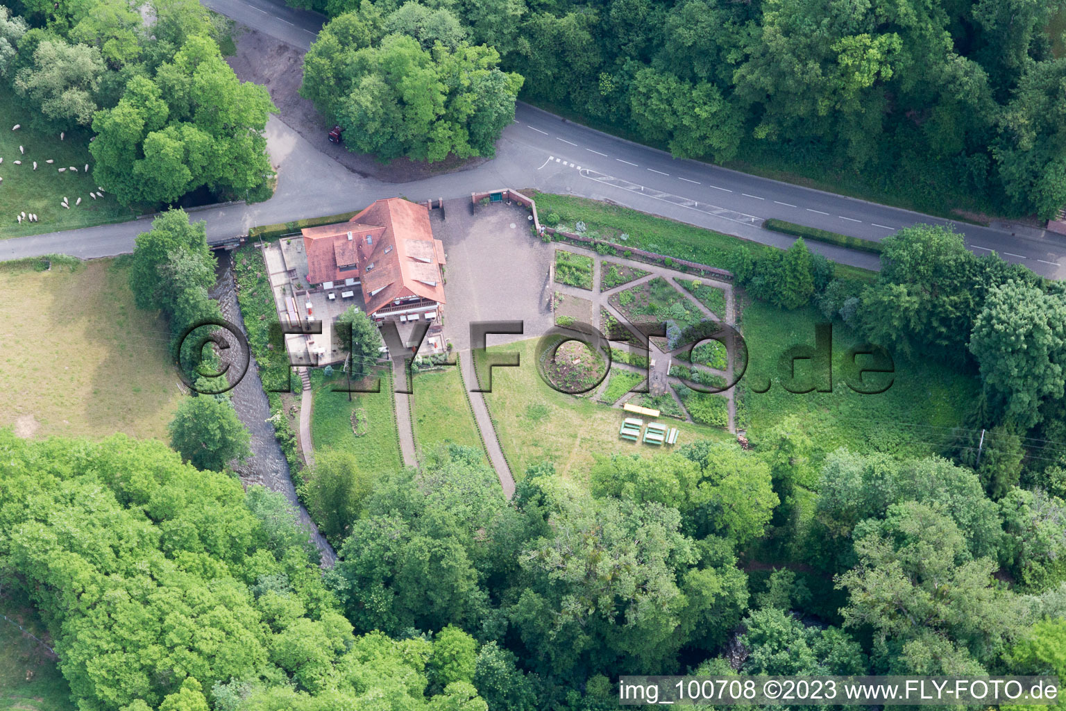 Sankt Germannshof im Bundesland Rheinland-Pfalz, Deutschland aus der Luft betrachtet