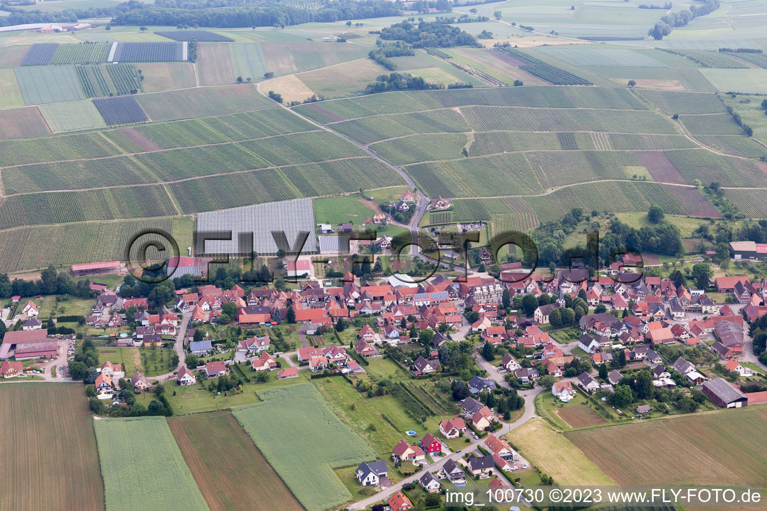Steinseltz im Bundesland Bas-Rhin, Frankreich aus der Luft