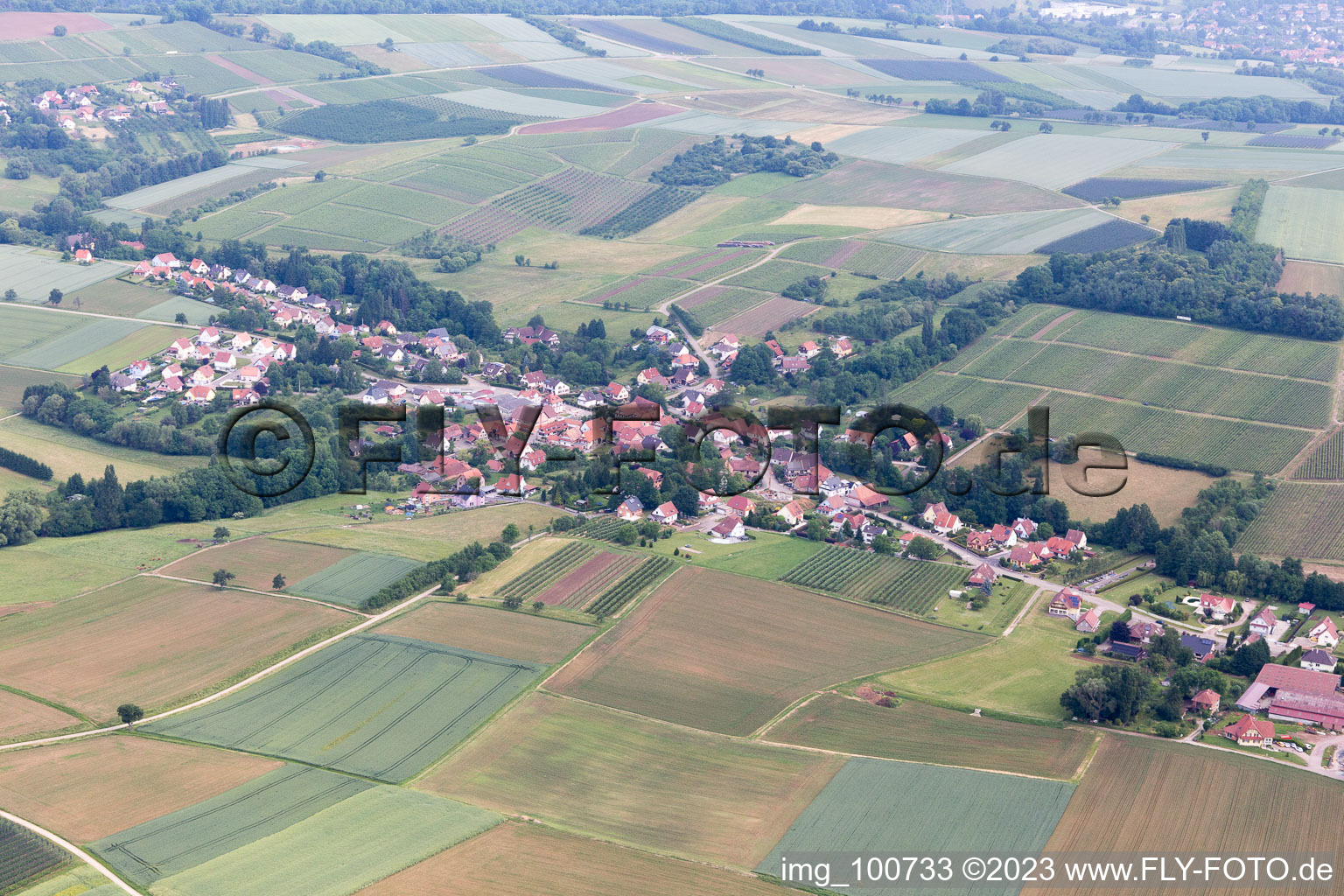 Steinseltz im Bundesland Bas-Rhin, Frankreich aus der Vogelperspektive