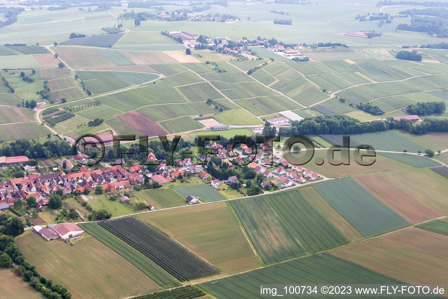 Steinseltz im Bundesland Bas-Rhin, Frankreich aus der Luft betrachtet