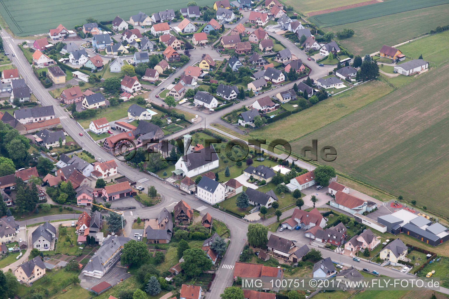 Schrägluftbild von Scheibenhard im Bundesland Bas-Rhin, Frankreich