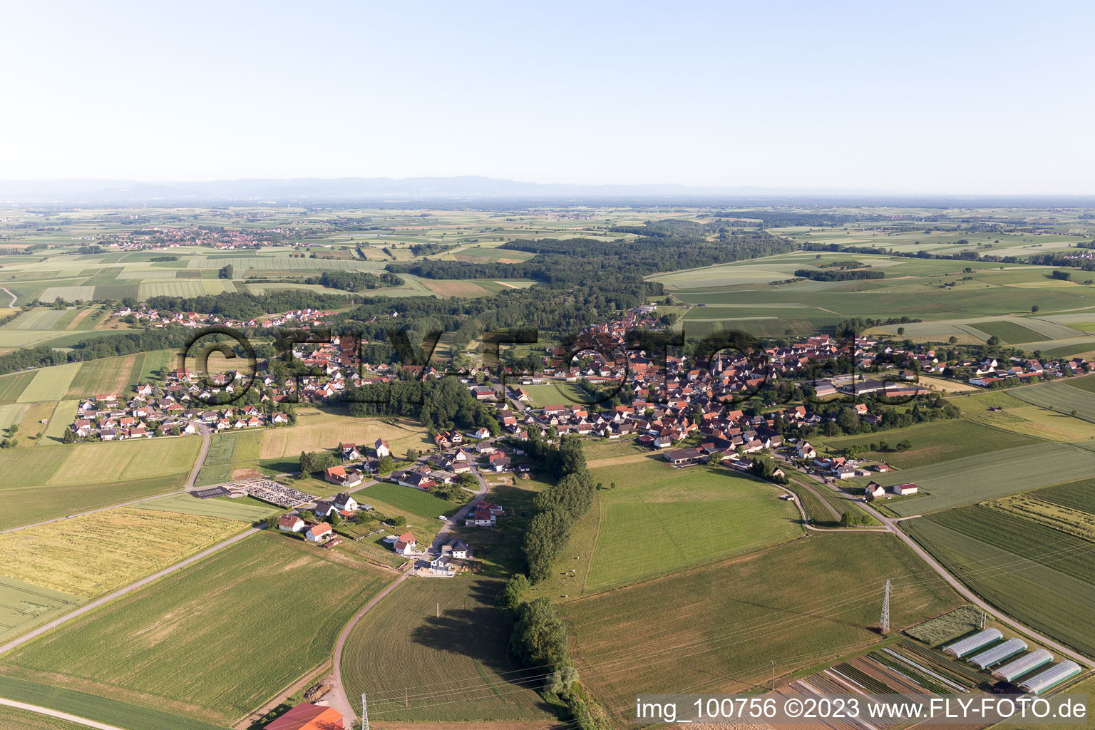 Drohnenaufname von Riedseltz im Bundesland Bas-Rhin, Frankreich