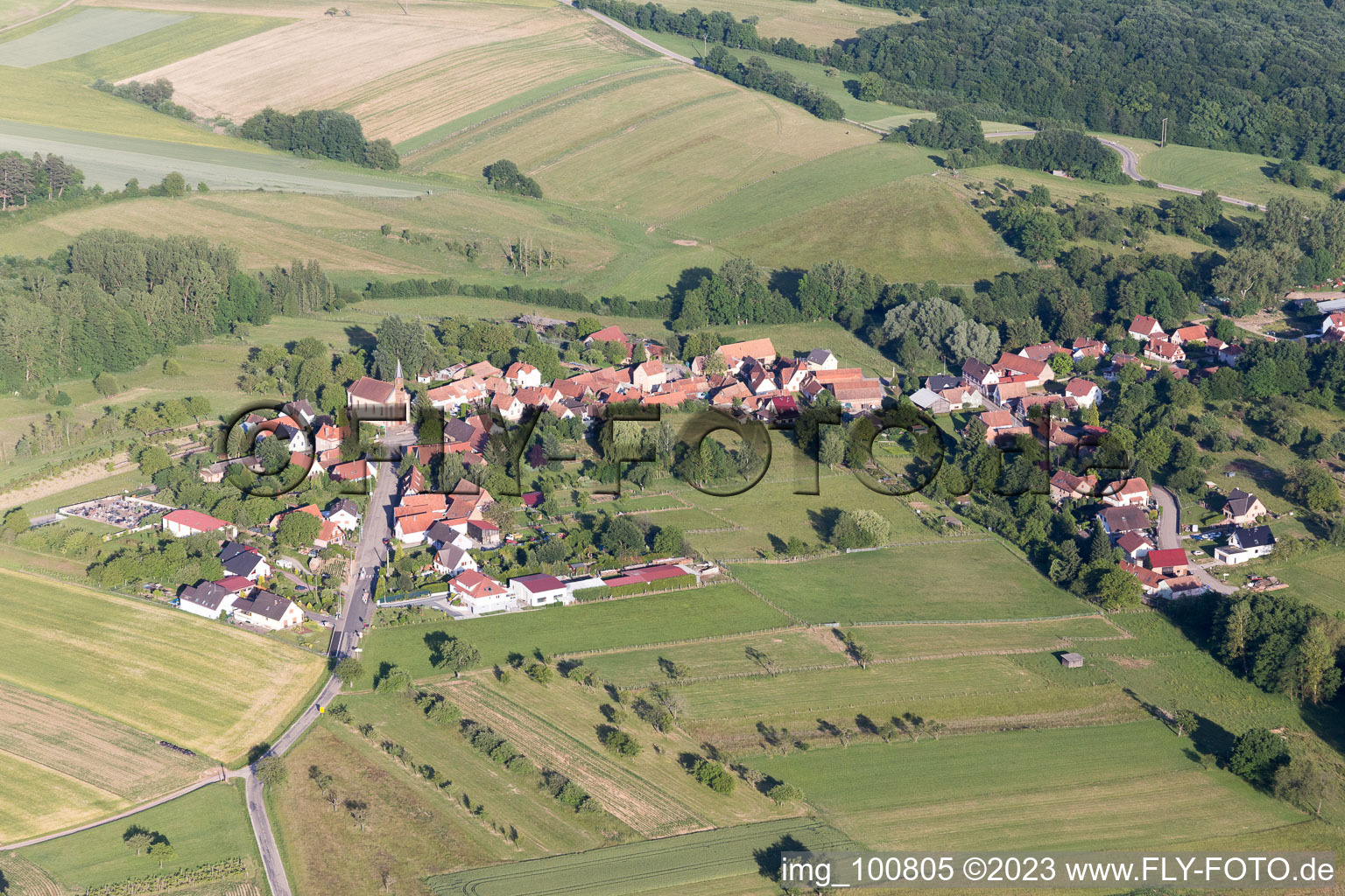 Drohnenbild von Gundershoffen im Bundesland Bas-Rhin, Frankreich