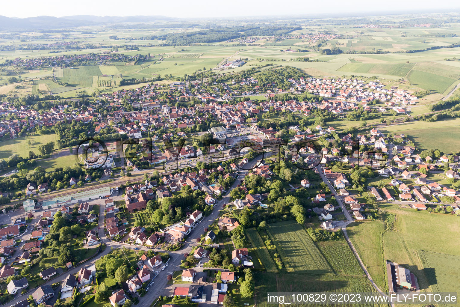 Soultz-sous-Forêts im Bundesland Bas-Rhin, Frankreich aus der Luft betrachtet