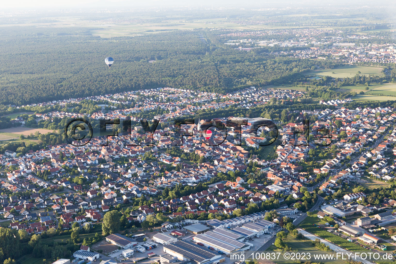 Drohnenaufname von Dudenhofen im Bundesland Rheinland-Pfalz, Deutschland