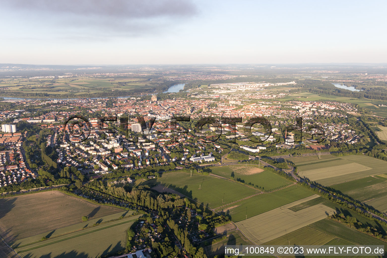 Speyer von Westen im Bundesland Rheinland-Pfalz, Deutschland