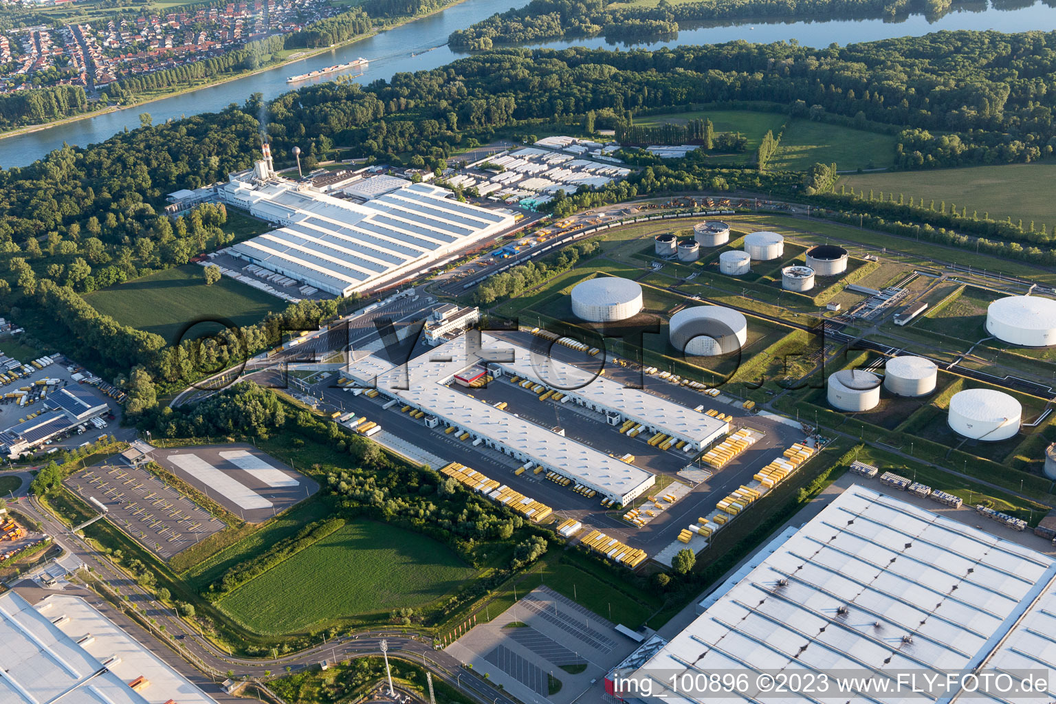 Drohnenbild von Speyer, Industriegebiet Am Flugplatz im Bundesland Rheinland-Pfalz, Deutschland