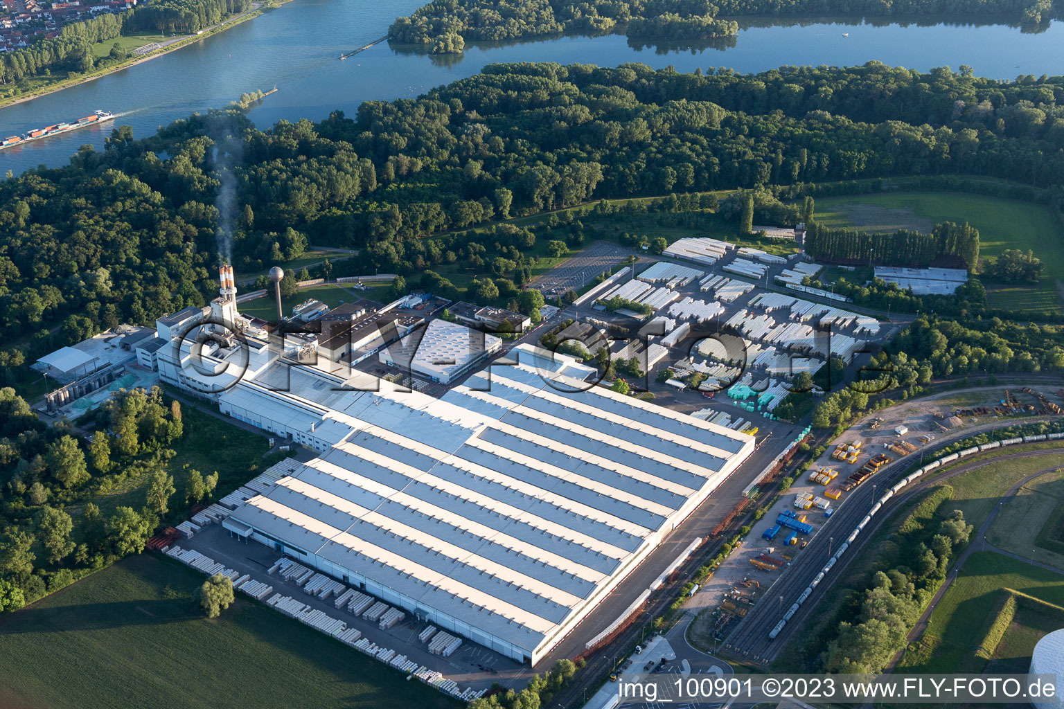 Schrägluftbild von Speyer, Industriegebiet Süd im Bundesland Rheinland-Pfalz, Deutschland