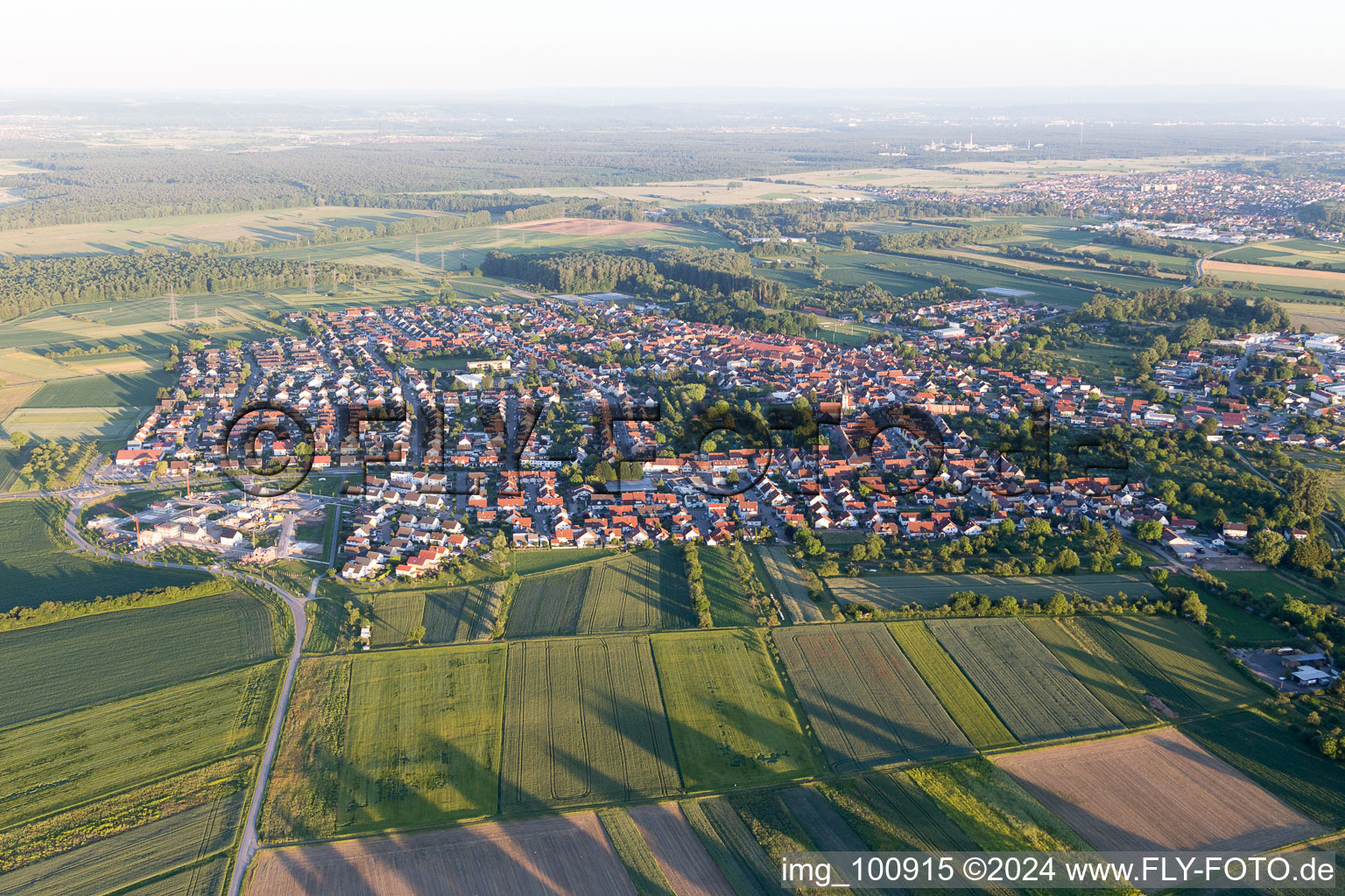 Drohnenaufname von Rußheim im Bundesland Baden-Württemberg, Deutschland