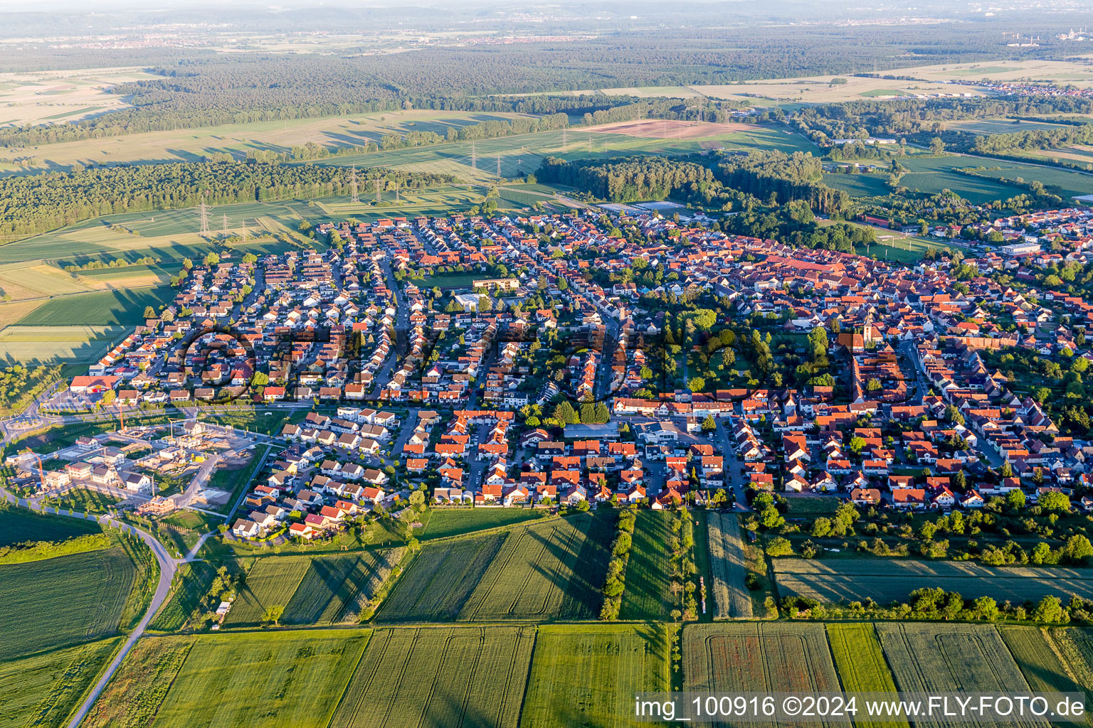 Luftbild von Dorf - Ansicht im Ortsteil Rußheim in Dettenheim im Bundesland Baden-Württemberg, Deutschland