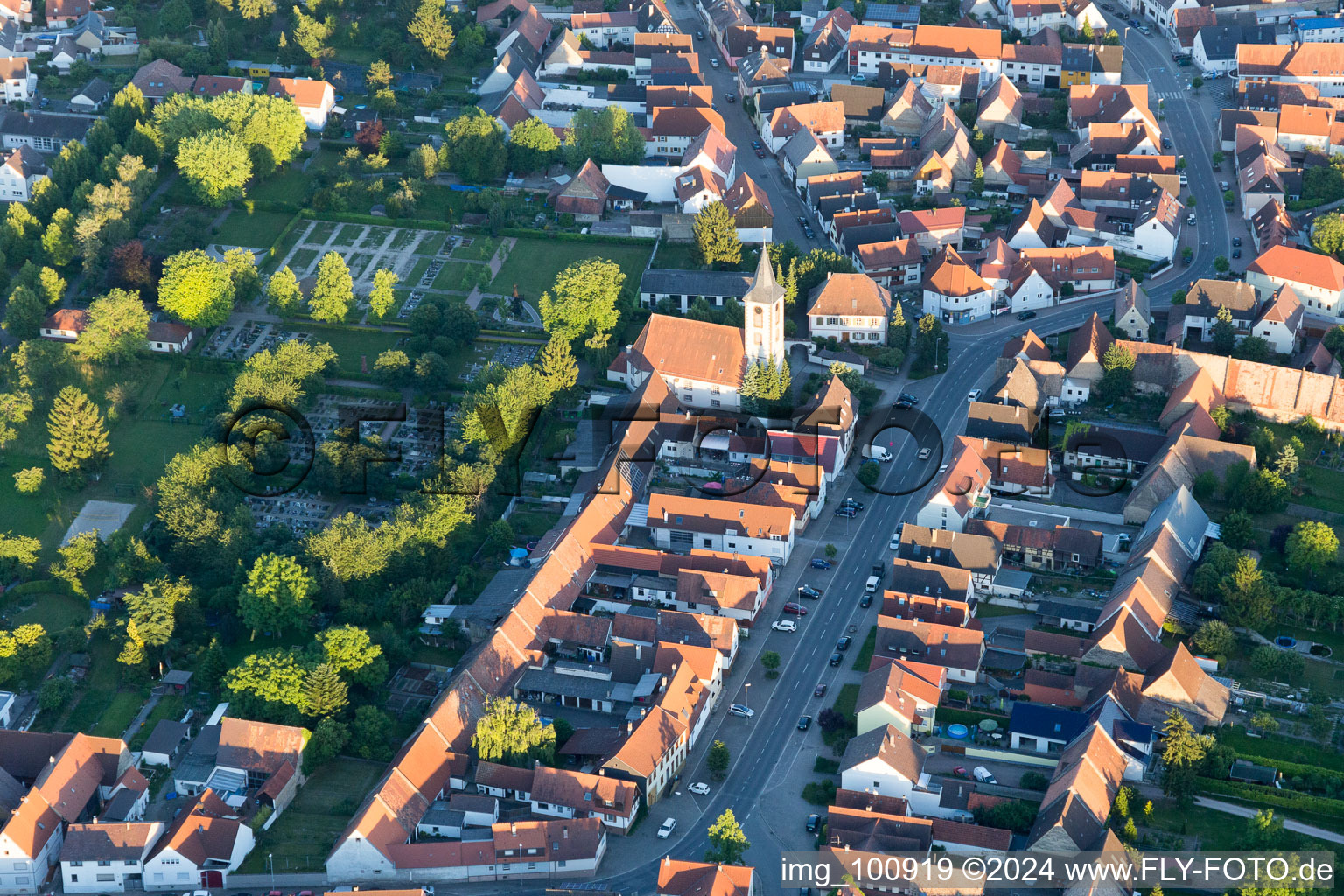 Dettenheim im Bundesland Baden-Württemberg, Deutschland aus der Luft betrachtet