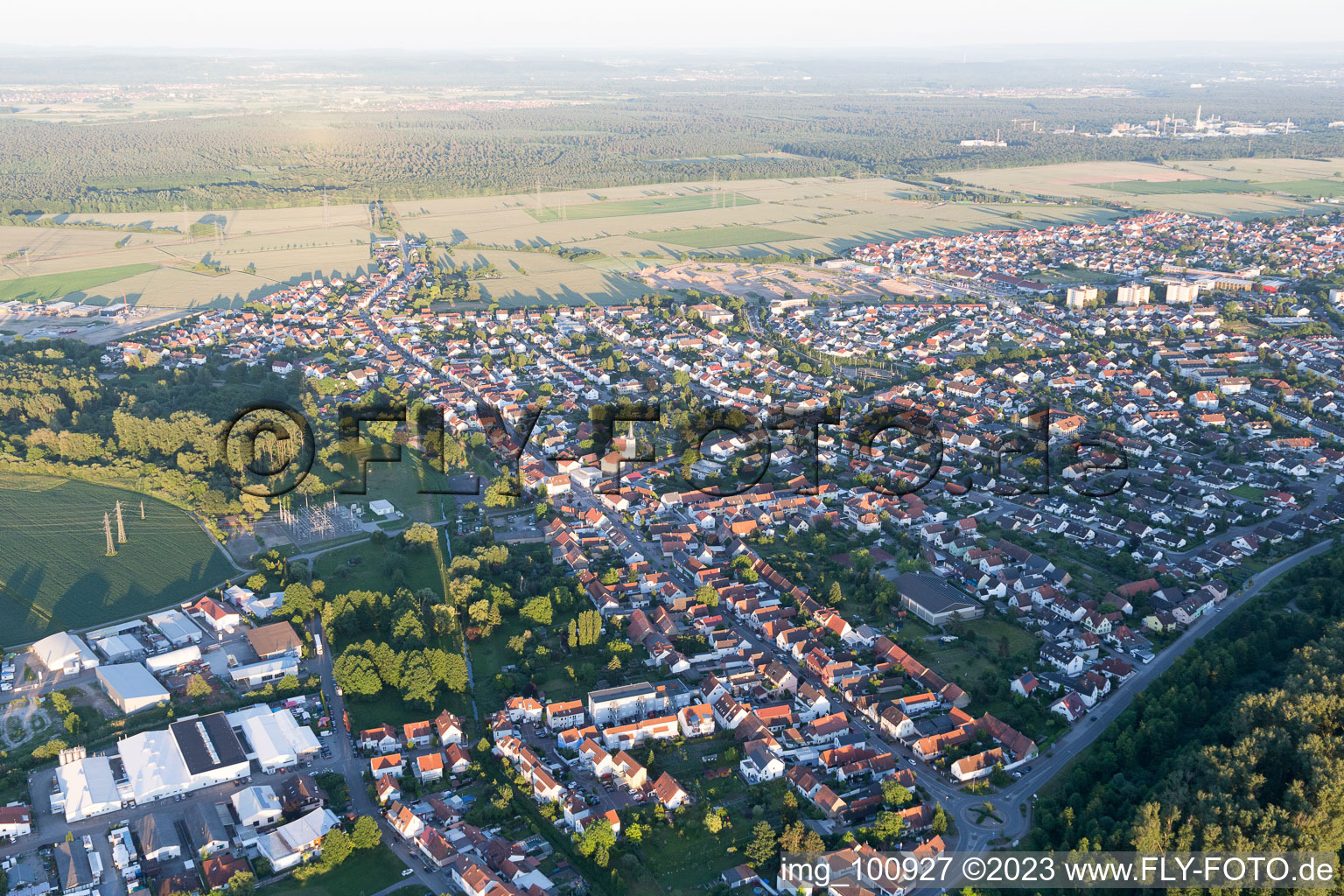 Luftbild von Ortsteil Hochstetten in Linkenheim-Hochstetten im Bundesland Baden-Württemberg, Deutschland